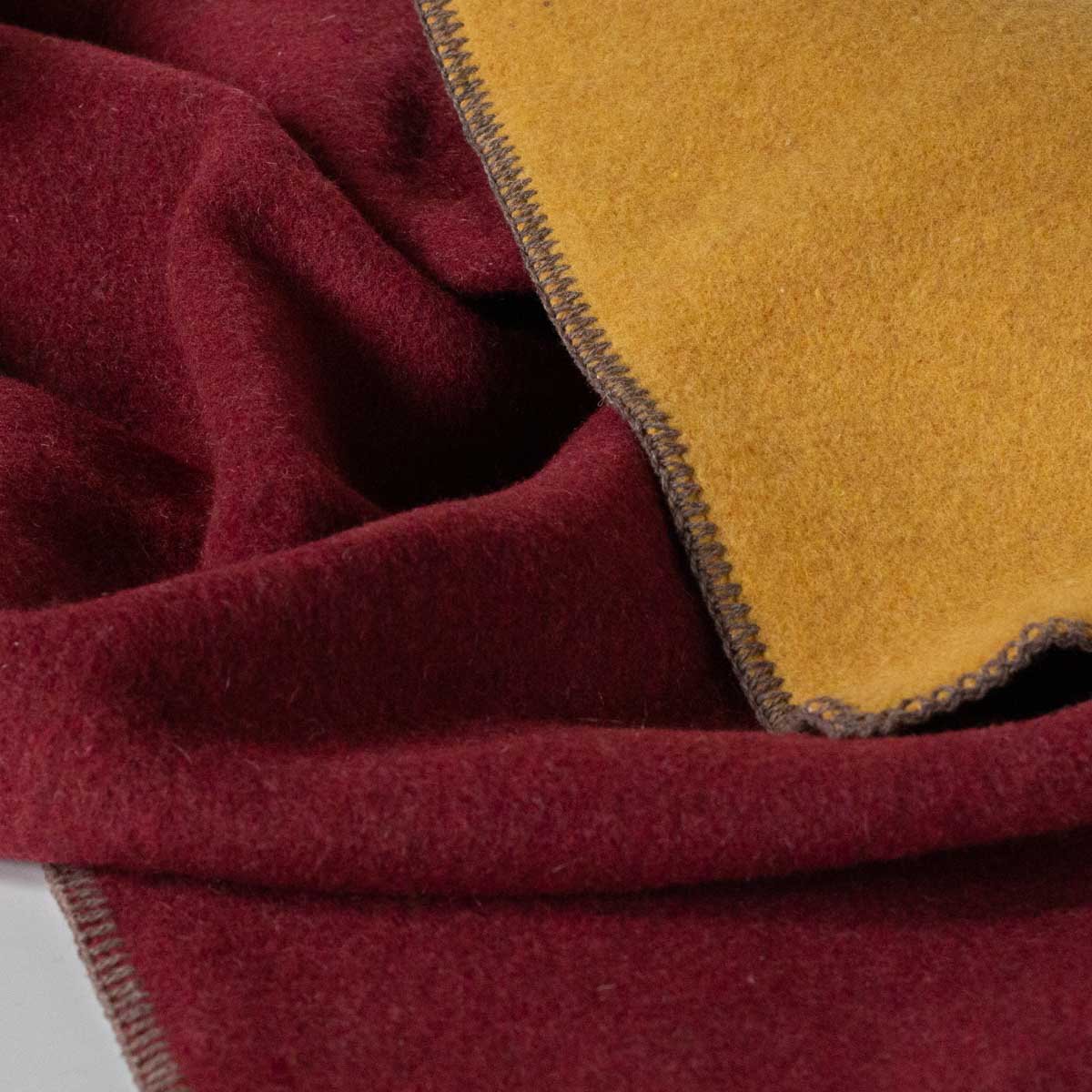 Duurzame Warmte en Comfort met de Merinowollen BedDeken - Wine&Honey