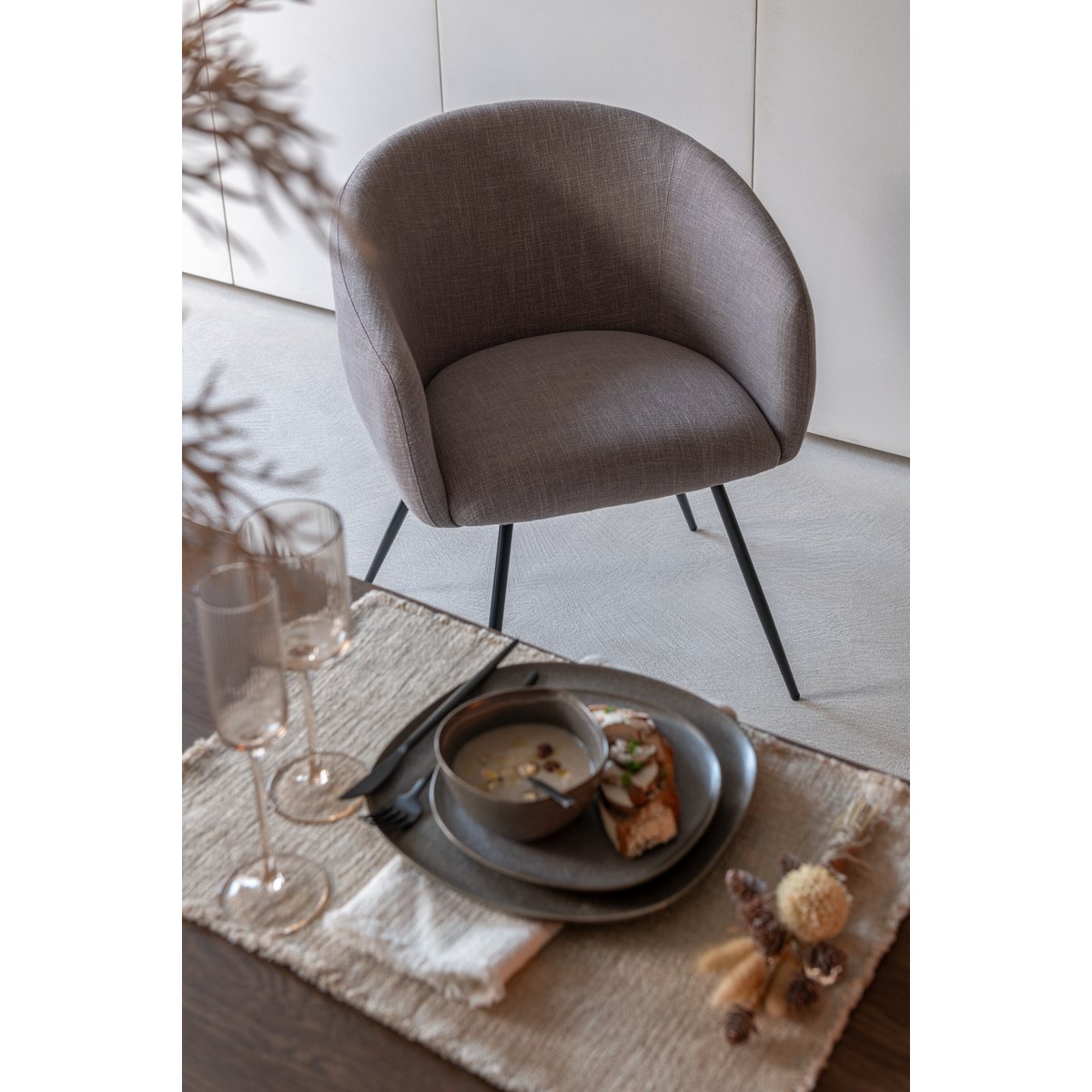 Elegante Stoel Wales – Comfort en Stijl in Taupe